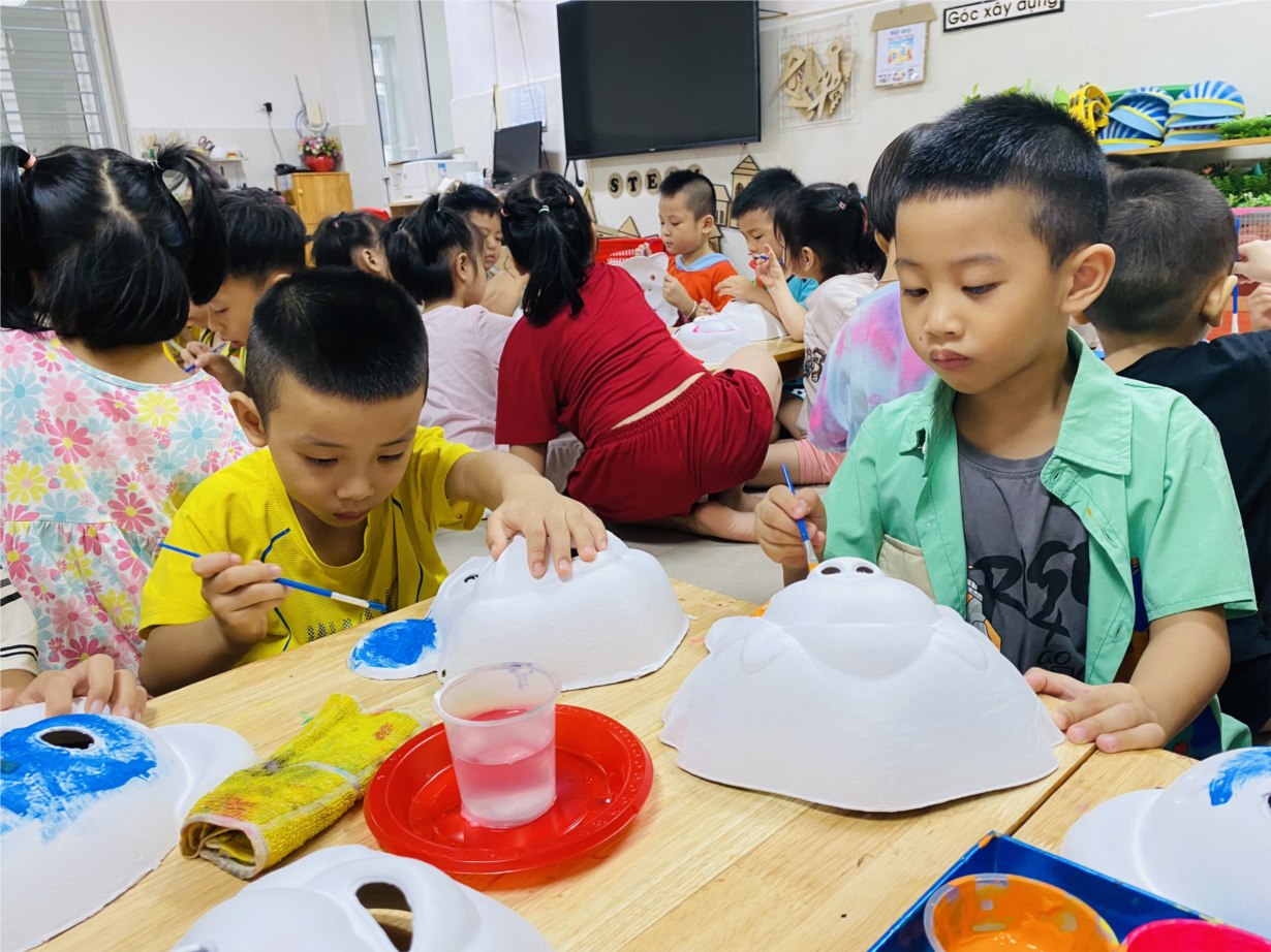 Alvin1 với hoạt động trong tuần Hôi  Tổng kết Trung thu trong mắt em  Bé trang trí mặt nạ